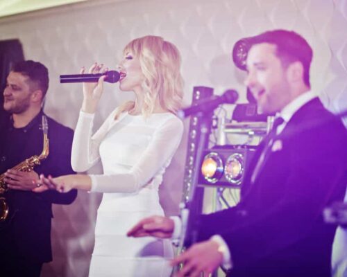 Ce energie transmite o formatie nunta bine pregătită?